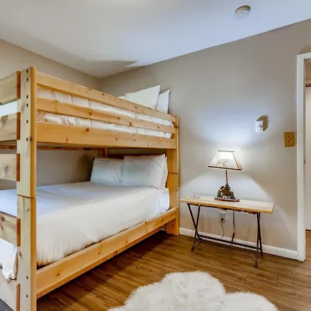 Kick Back In Our Mountain Getaway! Nearby Outdoor Activities And More! Condo